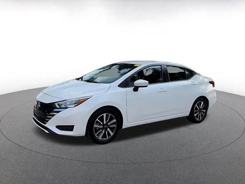 Aspen White Tricoat 2025 Nissan Versa 1.6 SV