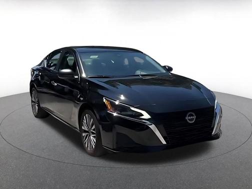 Super Black 2025 Nissan Altima SV FWD
