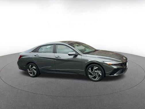 2025 Hyundai ELANTRA SEL