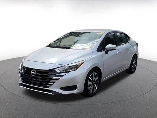 Brilliant Silver Metallic 2025 Nissan Versa 1.6 SV