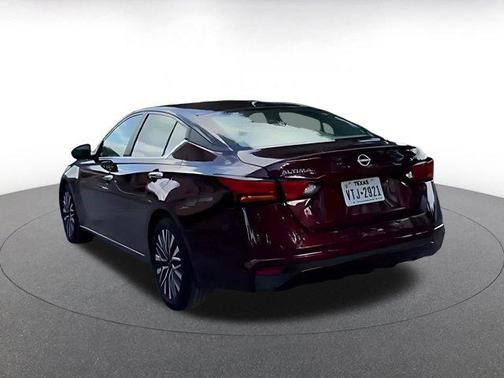 Garnet Pearl Metallic 2025 Nissan Altima SV FWD