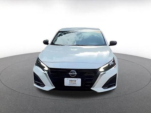 Glacier White 2025 Nissan Altima SV FWD