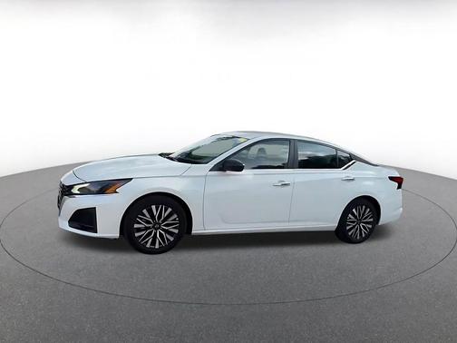 Glacier White 2025 Nissan Altima SV FWD