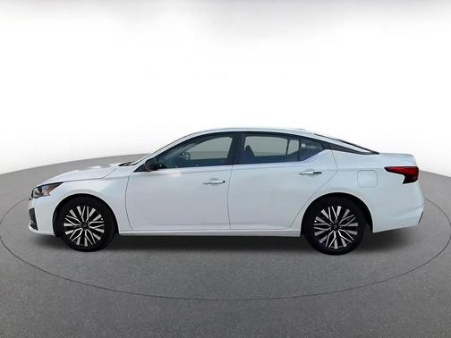 Glacier White 2025 Nissan Altima SV FWD