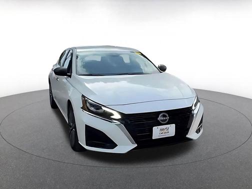 Glacier White 2025 Nissan Altima SV FWD