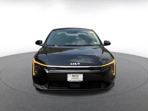Aurora Black Pearl 2025 Kia K4 LXS