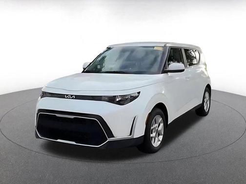 Snow White Pearl 2025 Kia Soul LX