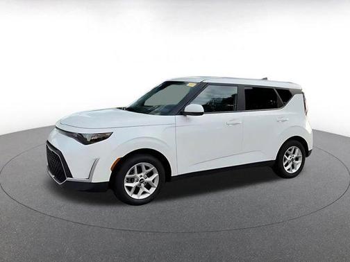 Snow White Pearl 2025 Kia Soul LX