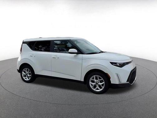 Snow White Pearl 2025 Kia Soul LX