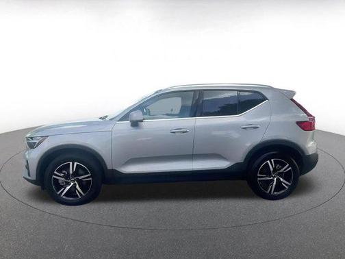 2024 Volvo XC40 CORE