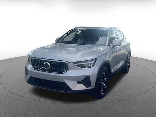 2024 Volvo XC40 CORE