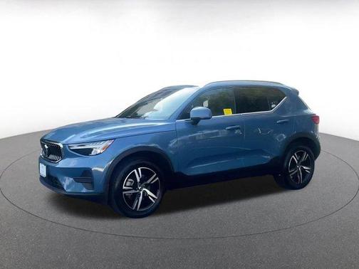 2024 Volvo XC40 CORE