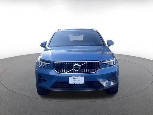 2024 Volvo XC40 CORE