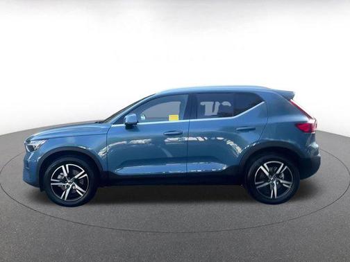 2024 Volvo XC40 CORE