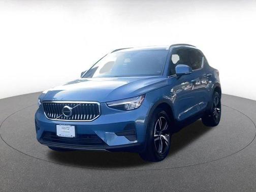 2024 Volvo XC40 CORE