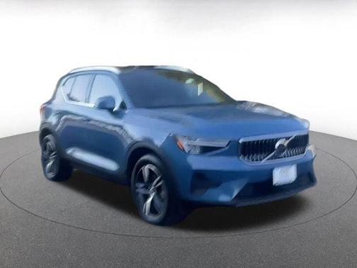 2024 Volvo XC40 CORE