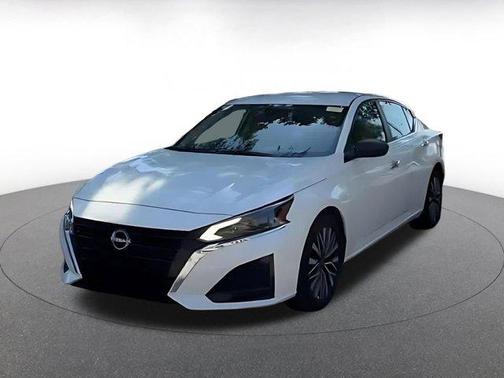 Glacier White 2025 Nissan Altima SV FWD