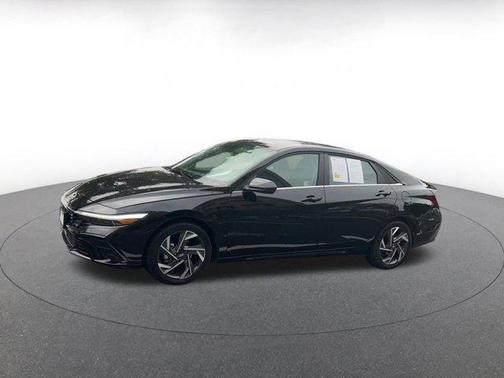 2025 Hyundai ELANTRA SEL