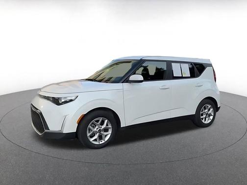 Snow White Pearl 2025 Kia Soul LX