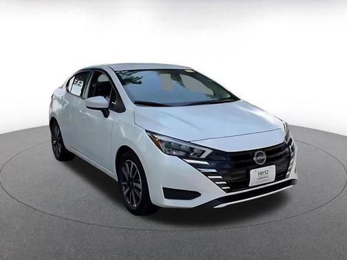 Aspen White Tricoat 2025 Nissan Versa 1.6 SV