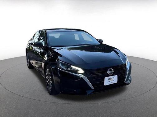 Super Black 2025 Nissan Altima SV FWD