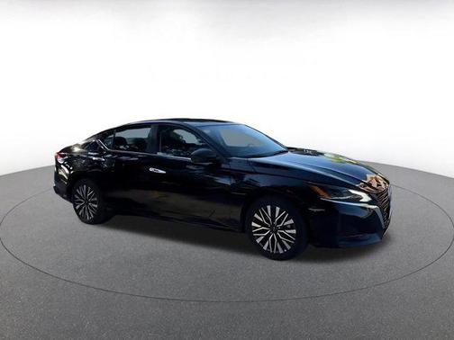 Super Black 2025 Nissan Altima SV FWD