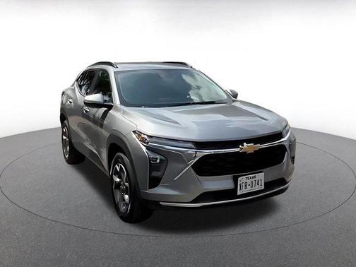 Sterling Gray Metallic 2025 Chevrolet Trax LT