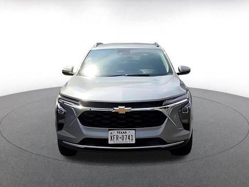 Sterling Gray Metallic 2025 Chevrolet Trax LT