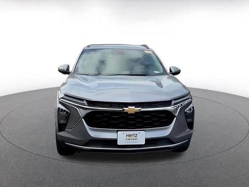 Sterling Gray Metallic 2025 Chevrolet Trax LT