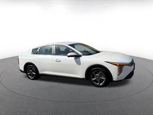 Snow White Pearl 2025 Kia K4 LXS