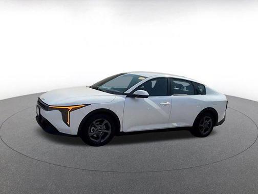 Snow White Pearl 2025 Kia K4 LXS