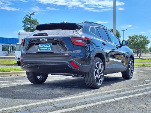 Mosaic Black Metallic 2026 Chevrolet Trax FWD 2RS