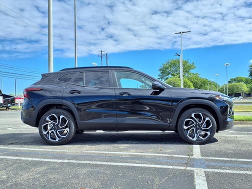 Mosaic Black Metallic 2026 Chevrolet Trax FWD 2RS