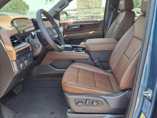 2025 Chevrolet Suburban 4WD High Country