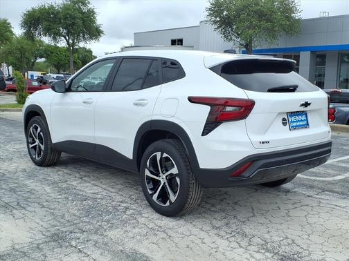 Summit White 2026 Chevrolet Trax FWD 1RS