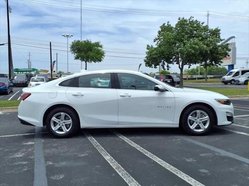 2022 Chevrolet Malibu FWD LT