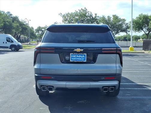 Sterling Gray Metallic 2025 Chevrolet Traverse LT
