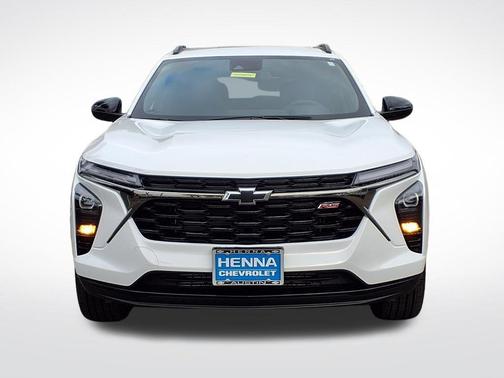 Summit White 2026 Chevrolet Trax FWD 2RS