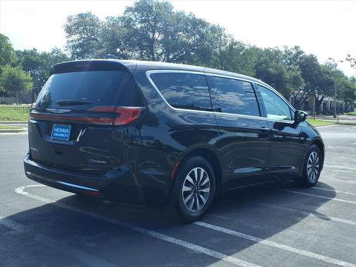 Diamond Black Crystal Pearlcoat 2024 Chrysler Pacifica Hybrid Select