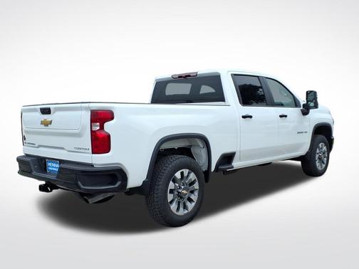 Summit White 2026 Chevrolet Silverado 2500 Custom