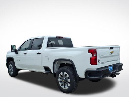 Summit White 2026 Chevrolet Silverado 2500 Custom