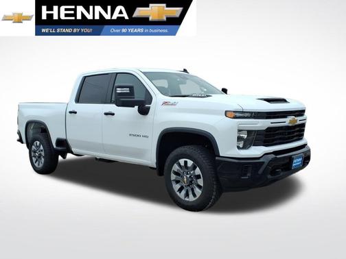 Summit White 2026 Chevrolet Silverado 2500 Custom