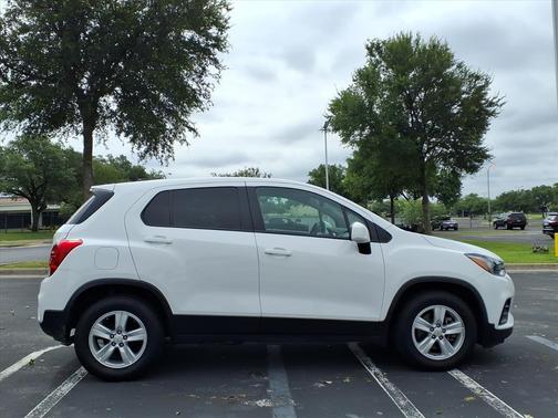 Summit White 2021 Chevrolet Trax LS