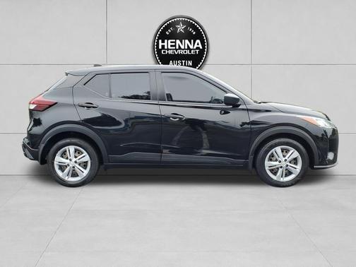 Super Black 2023 Nissan Kicks S