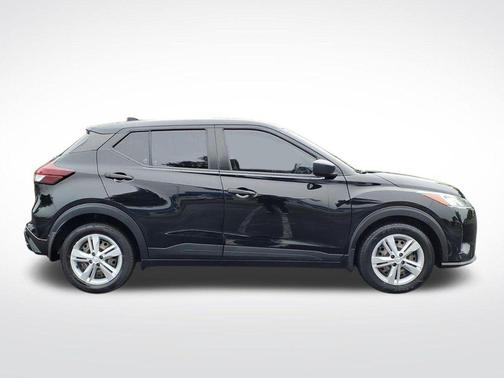 Super Black 2023 Nissan Kicks S