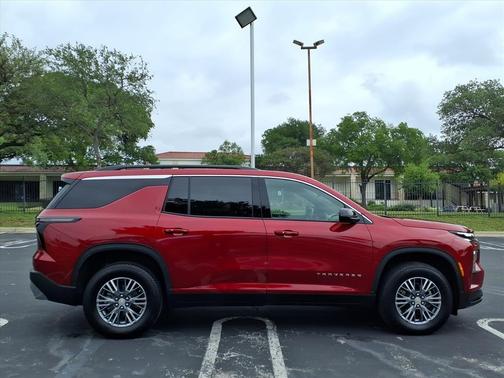 Radiant Red Tintcoat 2025 Chevrolet Traverse LT