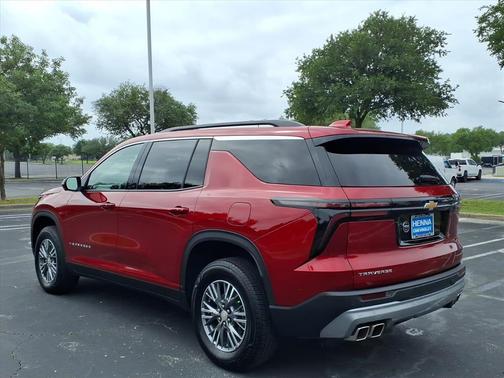 Radiant Red Tintcoat 2025 Chevrolet Traverse LT