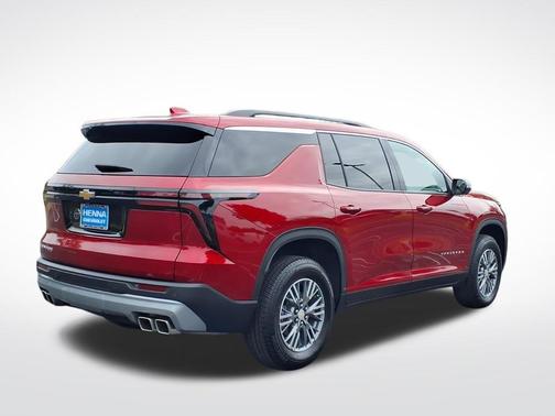 Radiant Red Tintcoat 2025 Chevrolet Traverse LT