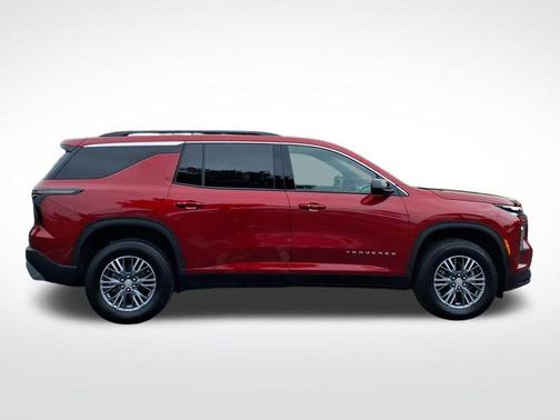 Radiant Red Tintcoat 2025 Chevrolet Traverse LT