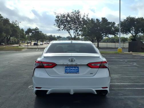 Super White 2019 Toyota Camry SE